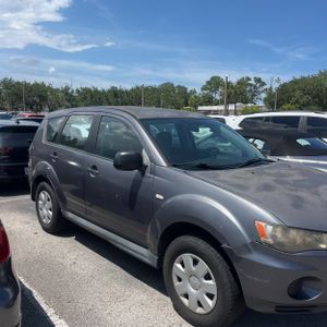 2010 Mitsubishi OUTLANDER ES 照片 10