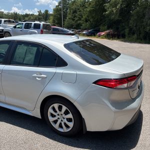 2025 Toyota COROLLA LE photo 5