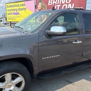 2011 Chevrolet SUBURBAN LS 照片 2