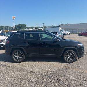 صورة 10 لـ 2024 JEEP COMPASS LIMITED