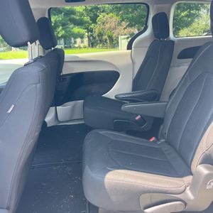 2024 Chrysler VOYAGER LX — фото 31