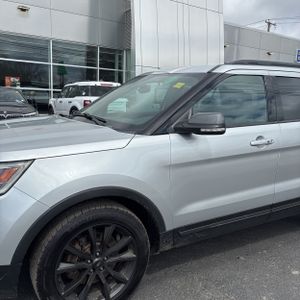 FORD EXPLORER XLT - 2