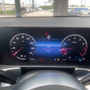 2025 Mercedes-BENZ GLB — миниатюра 39