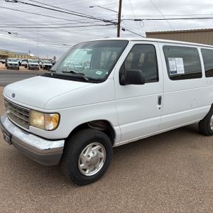 Ford Club Wagon XL - 2