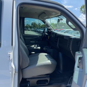 2022 Chevrolet EXPRESS 3500 — миниатюра 31