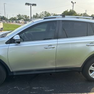 صورة 4 لـ 2014 Toyota RAV4 XLE