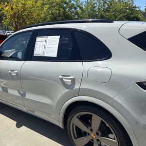 صورة 6 لـ 2022 Porsche CAYENNE TURBO S E-HYBRID