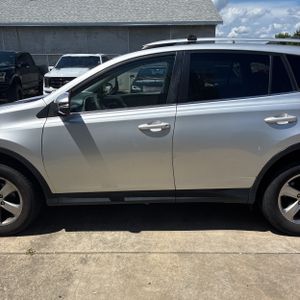 2015 Toyota RAV4 XLE — фото 4