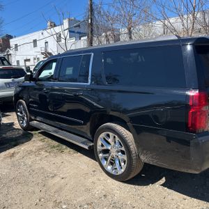 CHEVROLET SUBURBAN LT - 3