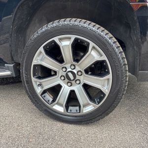 2018 Cadillac ESCALADE LUXURY thumbnail 18
