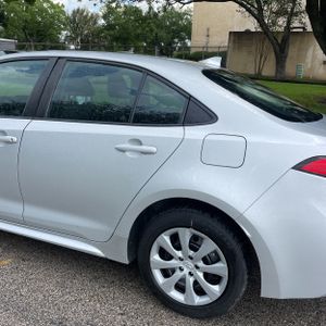 2022 Toyota COROLLA LE photo 6