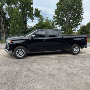 2023 Chevrolet SILVERADO 1500 LT 照片 3