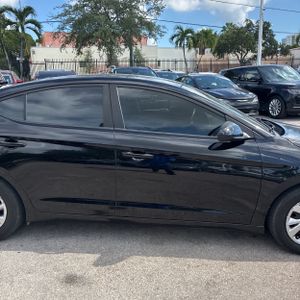 صورة 11 لـ 2019 Hyundai ELANTRA SE