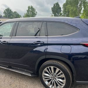 2024 Toyota HIGHLANDER LIMITED photo 6