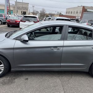 HYUNDAI ELANTRA VALUE EDITION - 4