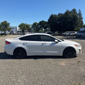 FORD FUSION SE - 10