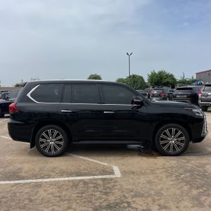 صورة 10 لـ 2020 Lexus LX 570 THREE-ROW
