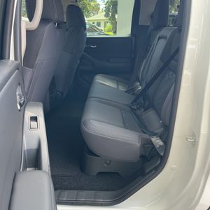 صورة مصغرة 37 لـ 2025 Nissan FRONTIER SV