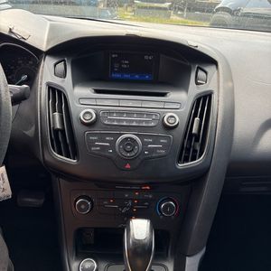 صورة مصغرة 35 لـ 2015 FORD FOCUS SE