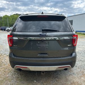 FORD EXPLORER XLT - 7