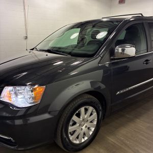 CHRYSLER TOWN & COUNTRY TOURING L - 2