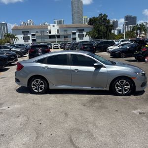 2018 Honda CIVIC LX — фото 10