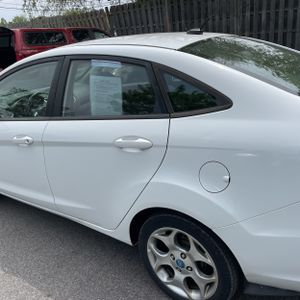 FORD FIESTA SEL - 6