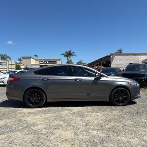 FORD FUSION SE - 10