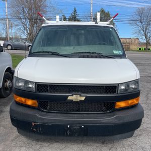 CHEVROLET EXPRESS 2500 - 10