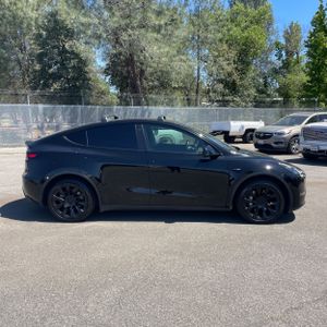 TESLA MODEL Y LONG RANGE - 10