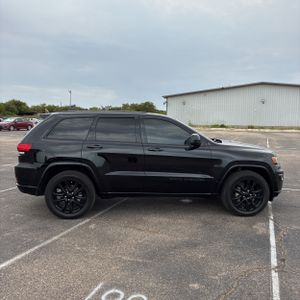 صورة 10 لـ 2020 JEEP GRAND CHEROKEE ALTITUDE