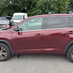 2018 Toyota HIGHLANDER LE PLUS — фото 4