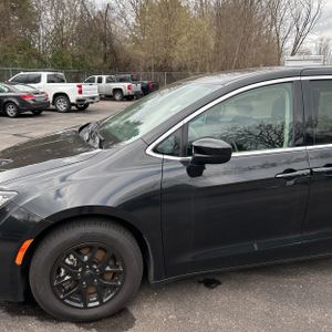 CHRYSLER VOYAGER LX - 2