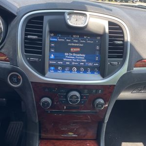 2013 Chrysler 300 MOTOWN — миниатюра 38