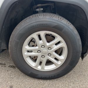 2023 JEEP GRAND CHEROKEE LAREDO 照片 20