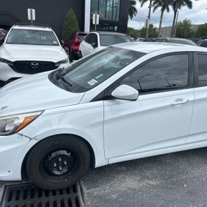 HYUNDAI ACCENT SE - 2