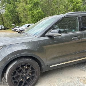 FORD EXPLORER XLT - 2