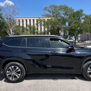 صورة 11 لـ 2022 Toyota HIGHLANDER XLE