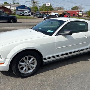 FORD MUSTANG BASE - 2