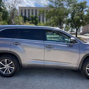 صورة 11 لـ 2018 Toyota HIGHLANDER XLE