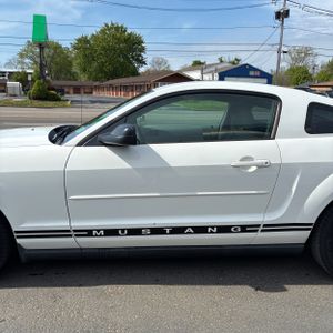 FORD MUSTANG BASE - 4