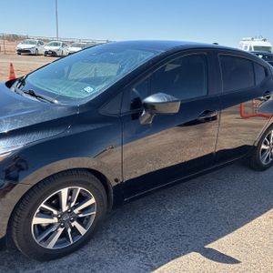 Nissan Versa 1.6 SV Xtronic CVT - 2