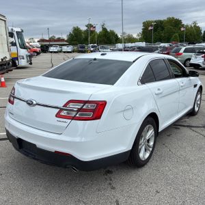 FORD TAURUS SE - 8
