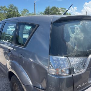 2010 Mitsubishi OUTLANDER ES 照片 6