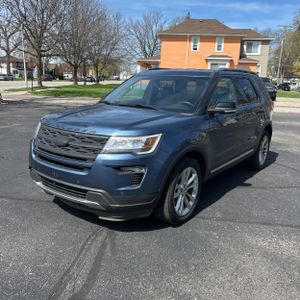 FORD EXPLORER XLT - 1