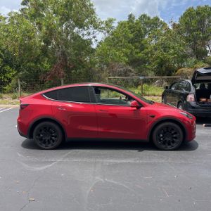 TESLA MODEL Y LONG RANGE - 10