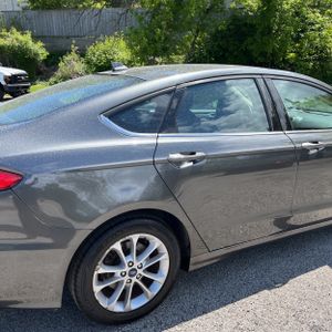 FORD FUSION SE - 9