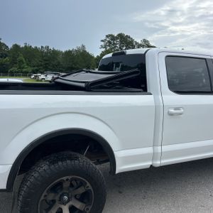 2017 FORD F-150 LARIAT photo 9
