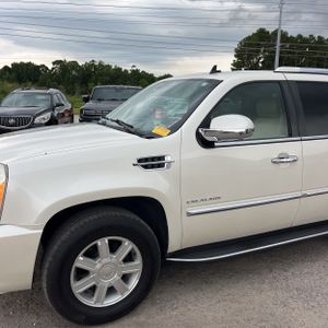 صورة 2 لـ 2010 Cadillac ESCALADE BASE