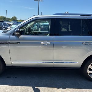 2024 Lincoln NAVIGATOR RESERVE photo 4